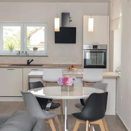 Apartment Fuer 4 Personen Ca 75 Qm In Fazana-surida, Istrien Istrische Riviera *